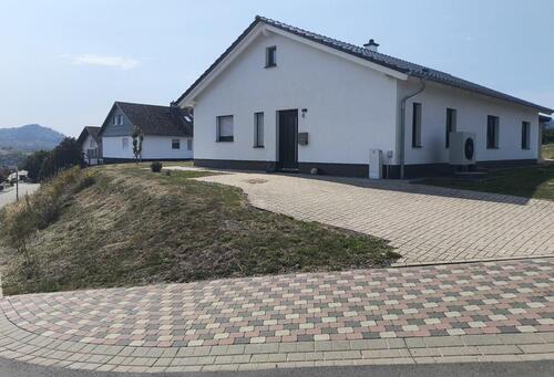 Foto - Bungalow in Dodenau mit Garten,Garage,und Wärmepumpe