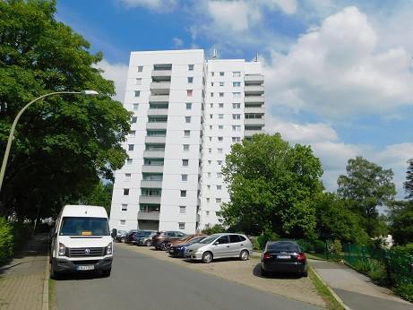 Foto - Schöne 2,5 R mit Balkon sowie Boden und Tapeten!