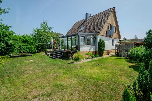 Foto - Einfamilienhaus mit Wintergarten und großem Grundstück!