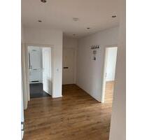 Vermietete, sanierte 4-Zimmer-Whg mit Balkon - Upgant-Schott