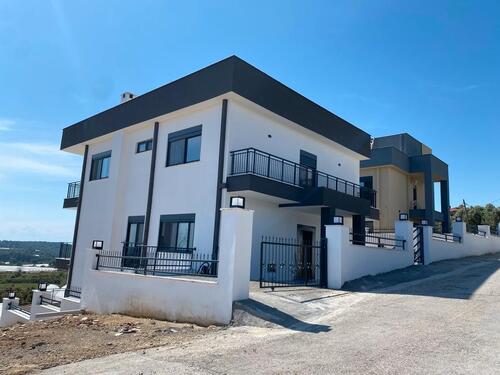 Foto - Villa 3 Stöckig - 490.000,00&nbsp;EUR Kaufpreis, ca.&nbsp; 380,00&nbsp;m&sup2;