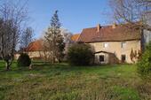 Foto - Bauernhaus mit 2 Scheunen und großem Grundstück