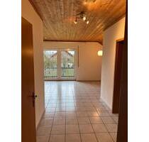 Helle 3 Zimmer Dachgeschoss-Wohnung mit Balkon & Garten - Künzing