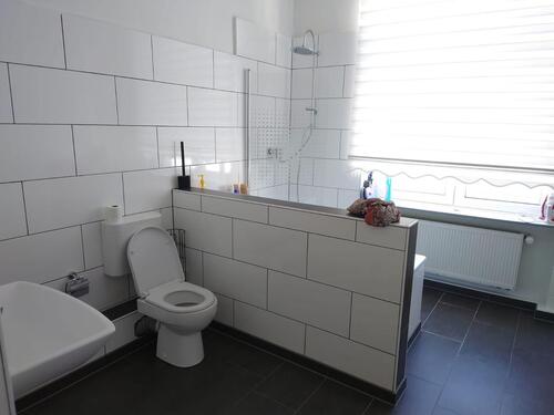 Foto - 4 Zimmerwohnung mit Hof zum Entspannen zu Vermieten