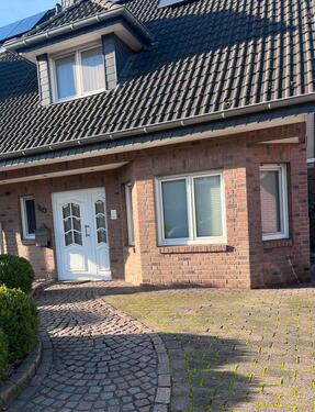 Foto - Gepflegte Doppelhaushälfte mit Garten, Garage, PV Anlage in Moers