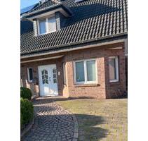 Gepflegte Doppelhaushälfte mit Garten, Garage, PV Anlage in Moers