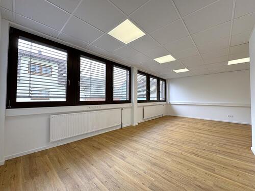 Foto - +++ Neu Isenburg (Westend) ++ Sanierte Büro-Praxisfläche mit 2 Pkw-Stellplätzen +++