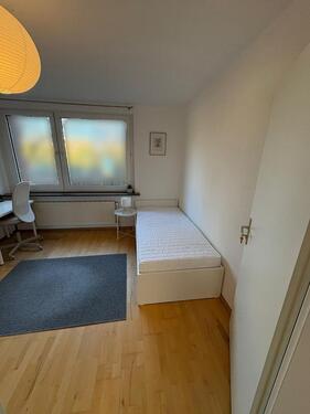Foto - Möbliertes WG-Zimmer (12 m²) in 3er-Frauen-WG in Glinde