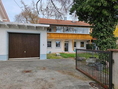 Foto - 3 ½ Zimmer-Erdgeschosswohnung, saniert, mit Terrasse und Garten