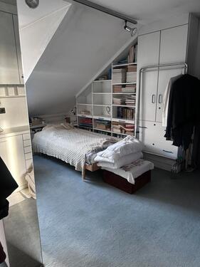 Foto - Helles, vollständig möbliertes Zimmer direkt am Rosenheimer Platz