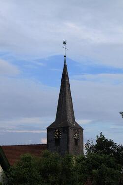 Foto - Bad Iburg: Altbau mit hohen Decken, eigenem Garten & Stellplatz