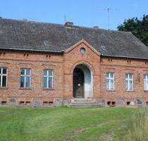 Herrenhaus im Erbbaurecht - 90.000,00 EUR Kaufpreis, in Burow (PLZ: 17089)