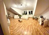 Foto - Lichtdurchflutete geräumige Dachgeschosswohnung