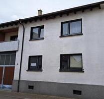 Ein- Zweifamilienhaus überdachter Einfahrt, Nebengebäude, Garten - Hambrücken