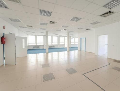 Foto - WerkstattProduktion mit Büro- und Lagerflächen und Hubtisch & Starkstrom