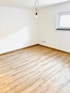 Foto - charmante kernsanierte 2-Zimmer Souterrainwohnung mit Blick ins Grüne
