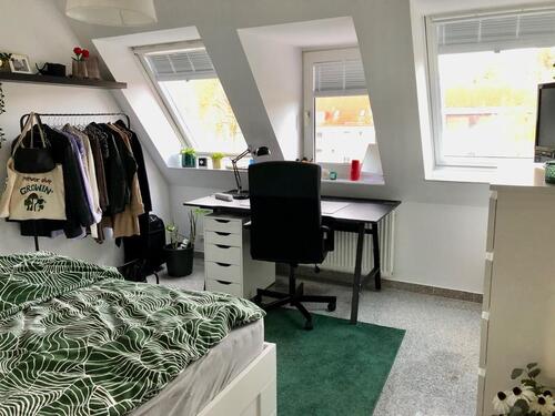 Foto - SCHÖNE HELLE ALTBAU DG-WOHNUNG IM STUDIOSTIL