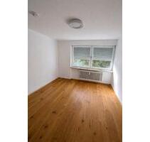 Große, helle 4-Zimmer-Wohnung mit Balkon, Garten & großem Keller - Ingolstadt Friedrichshofen-Hollerstauden