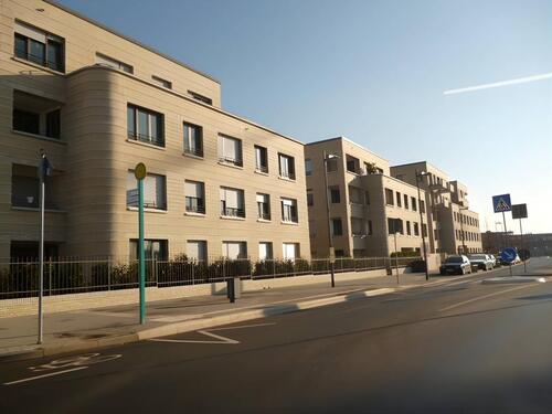 Foto - ** Großzügige 3-Zimmer-Wohnung mit EINBAUKÜCHE und LOGGIA am Riedberg **