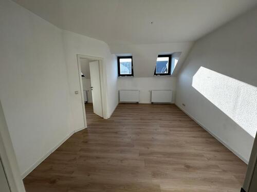 Foto - Neu Renovierte 3-Zimmer-Dachgeschosswohung in Chemnitz