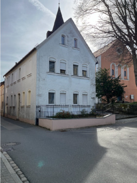 Foto - Mehrfamilienhaus mit Bürgerstolz in zentraler Lage mit Vorgarten