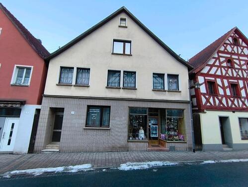 Foto - Wohnhaus mit Laden in Pottenstein