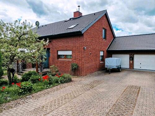 Foto - Einfamilienhaus mit wunderschönem Garten - in Destedt am Elm