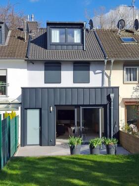Foto - Kernsaniertes Reihenmittelhaus mit 4-5 Zimmern und 2 Stellplätzen