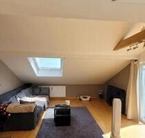 Charmante 2,5-Zimmer-Dachgeschosswohnung in Velden (Vils)
