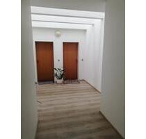 Helle ruhige 2,5 Zimmer-Wohnung für Singles oder junge Paare - Oberhausen Alt-Oberhausen