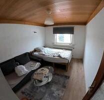 Zimmer zu vermieten - 550,00&nbsp;EUR Kaltmiete, ca.&nbsp; 10,00&nbsp;m&sup2; in Neumarkt in der Oberpfalz (PLZ: 92318) Altenhof