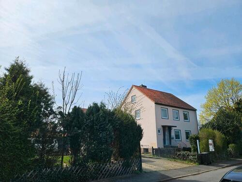 Foto - Göttingen, Rosdorf, Haus mit 4 Garagen, Garten, Keller usw.