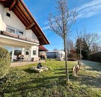 Großes Haus mit großem Grundstück und Halle - Römerstein