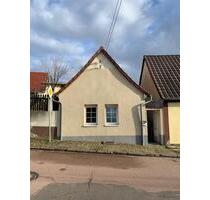 Kleines Häuschen in Nienburg - 320,00&nbsp;EUR Kaltmiete, ca.&nbsp; 55,00&nbsp;m&sup2; in Nienburg (Saale) (PLZ: 06429)