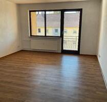 Helle 2-Zimmer Wohnung mit modernen Bodenbelägen und Balkon zu vermieten - Bad Hersfeld