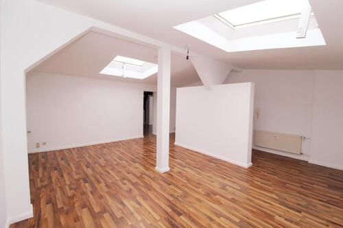 Foto - Zentrumsnahe 2-Zimmerwohnung im Dachgeschoss inkl. EBK+ Tageslichtbad mit Fenster+ SP- Anmietung