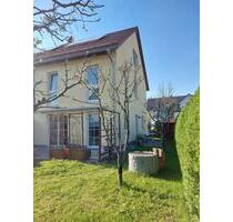 Sehr gepflegte DHH in ruhiger Lage von Emmering zu verkaufen