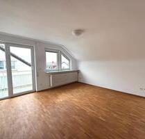 Helle 3-Zimmer-Dachgeschosswohnung mit Balkon, Ebk in Benningen - Benningen am Neckar