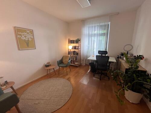 Foto - Schöner Büroraum im Stühlinger (Altbau, EG, ruhig)