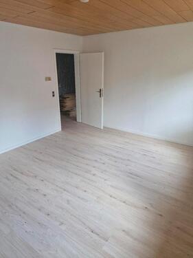 Foto - Neu Renovierte helle 5 Zimmer Mietwohnung mit Balkon und Garten