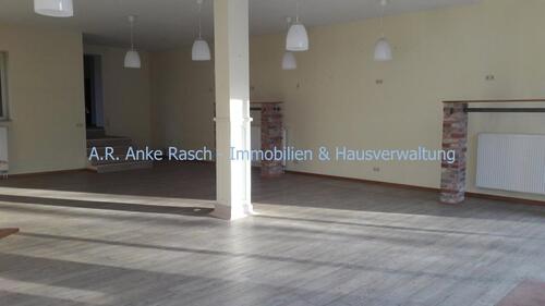 Foto - Schicke Gewerbeeinheit im Erdgeschoss mit großer Schaufensterfläche - sehen und gesehen werden