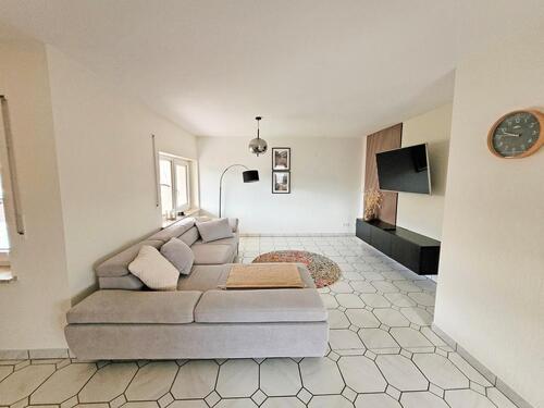 Foto - GEMÜTLICH!!! Herrliche 3- Zimmer-Dachgeschosswohnung mit Einbauküche und Fußbodenheizung