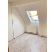 Dachgeschosswohnung - 250,00&nbsp;EUR Kaltmiete, ca.&nbsp; 35,00&nbsp;m&sup2; in Halle (Saale) (PLZ: 06118) Frohe Zukunft