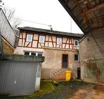 Schlüsselfertige sanierter Bauernhof mit 2 großen Scheunen - Schalkenbach