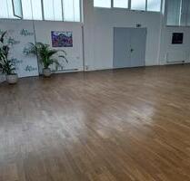 Halle - Lager - Büro - Wohnen – Laden - Königsbrunn