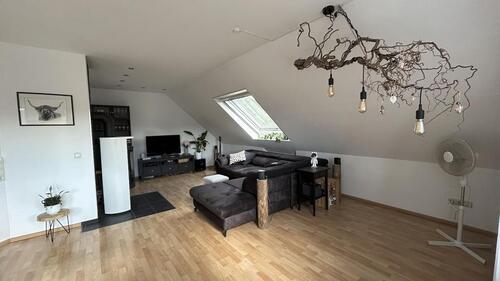 Foto - Schöne 3 Zimmer Dachgeschoßwohnung 80 qm EBK Balkon Stellplätze