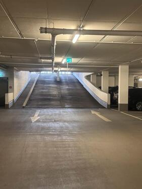 Foto - Tiefgaragenstellplatz in Allach zu vermieten.