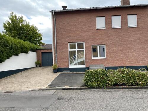 Foto - 5 Zimmer, zentrale u. ruhige Lage, gute Infrastruktur