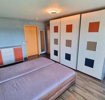 Sofort verfügbar! - Voll möblierte, schöne, sonnige 2-Zimmer-Wohnung mit Balkon und KFZ-Stellplatz - Weiler-Simmerberg