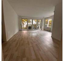 Eningen: Helle 3,5-Zi.-Wohnung m. Terrasse, Aufzug & TG-Platz - Eningen unter Achalm